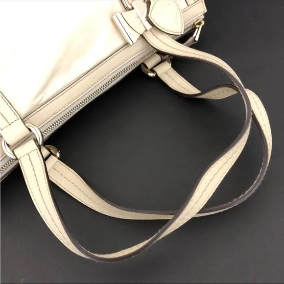 Gucci Duchessa Leather Boston Bag Cream Bow Crest Charm Top Handle. (COA). - Picture 10 of 15